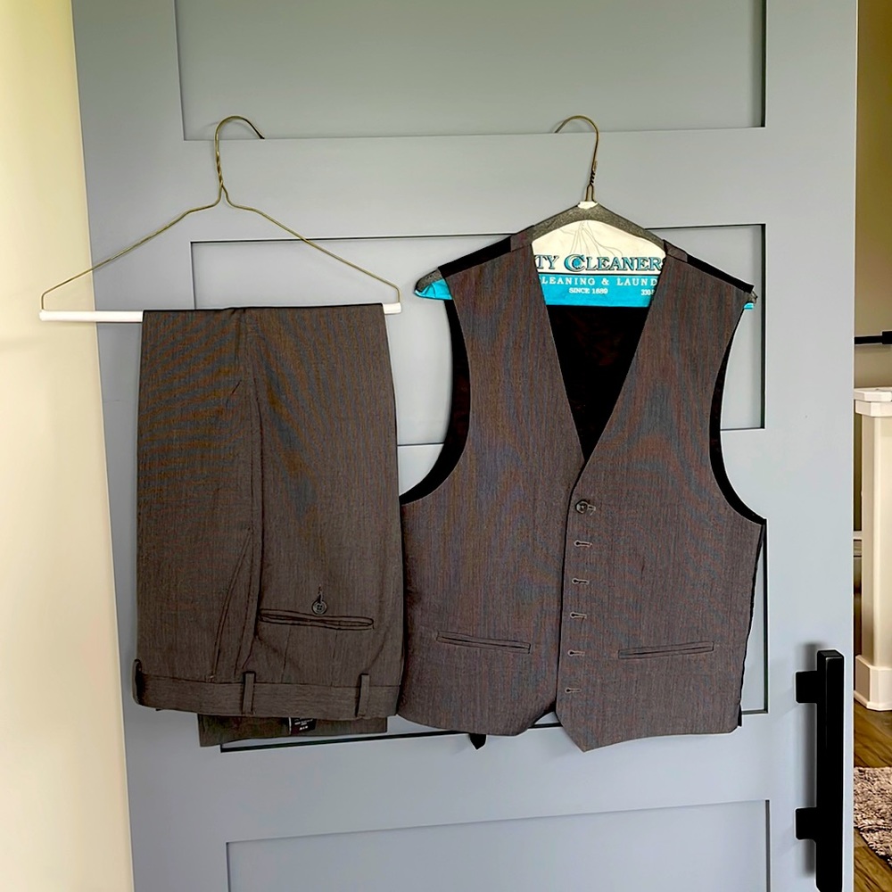 Covington 2 piece Men’s suits size small grey